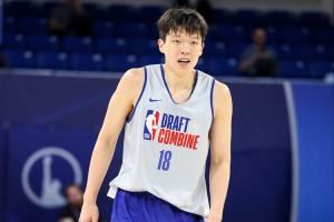 媒体人：杨瀚森选秀当天会到纽约 林葳则不会&但几乎锁定夏联资格